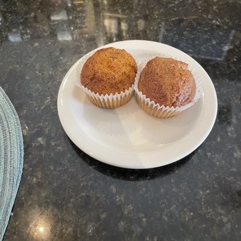Jimmy's Jersey Street Cafe - Complimentary poppyseed & blueberry muffins - Italian Near Me - Denver, Colorado