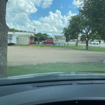 Vincek's Smokehouse - Meat Shops Near Me - East Bernard, Texas