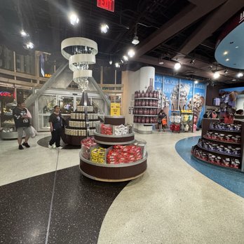 Hershey’s Chocolate World - Chocolatiers & Shops Near Me - Las Vegas, Nevada Hershey’s Chocolate World - Chocolatiers & Shops Near Me - Las Vegas, Nevada