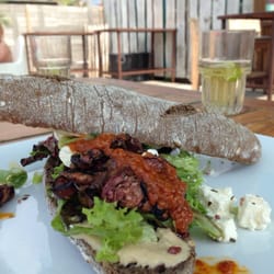 Rapa Nui - Broodje aubergine en feta