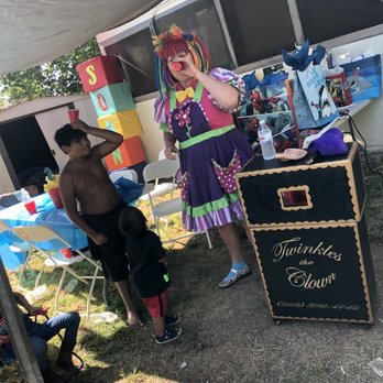 Clown Twinkles - Magic show - Clowns Near Me Clown Twinkles - Magic show - Clowns Near Me