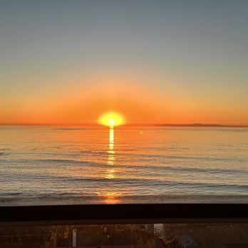The Rooftop Lounge - Lounges Near Me - Laguna Beach, California