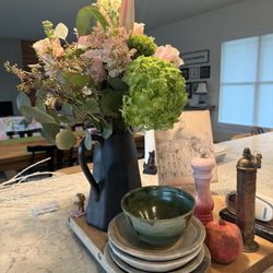 Spring Flowers & Gifts - This is our ONLY florist in Sonoma. She is sweet, her service is next to none....i always love the outcome. Thank you!!!