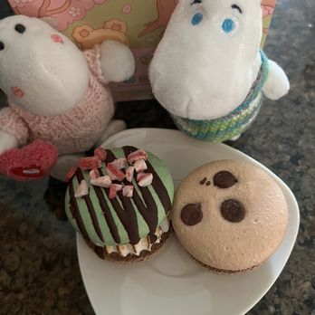 Honey & Butter Macarons - Peppermint cocoa mallow and Chocolate Chip Cookie - Macarons Near Me - Irvine, California Honey & Butter Macarons - Peppermint cocoa mallow and Chocolate Chip Cookie - Macarons Near Me - Irvine, California