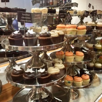 Georgetown Cupcake - Not as much selection as the one in Bethesda - Cupcakes Near Me - Washington, DC, District of Columbia