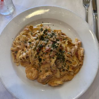 La Tavolata - Fettuccine compleano - Italian Near Me - Artesia, California La Tavolata - Fettuccine compleano - Italian Near Me - Artesia, California