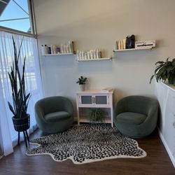 Salon South - Cozy waiting area/Lobby