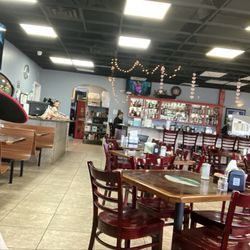 La Isla Mexican Restaurant - Dining room as we were first ones. Filled up quickly