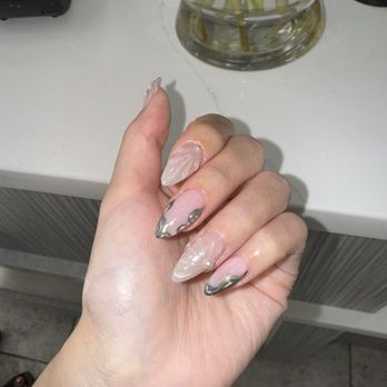 Nails Lounge - Nail Salons Near Me - Fairfax, Virginia