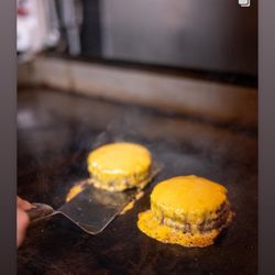 Sag Harbor Tavern - Cheeseburger as art