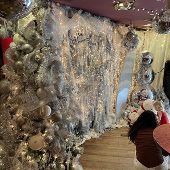 The Christmas Bar - Pop-Up Restaurants Near Me - Honolulu, Hawaii The Christmas Bar - Pop-Up Restaurants Near Me - Honolulu, Hawaii