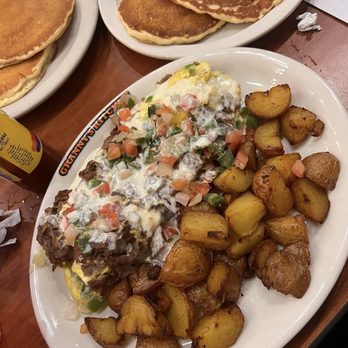 Granny’s Kitchen - Chicken Fajita Omelet with Fried Potatoes - Breakfast & Brunch Near Me - Oklahoma City, Oklahoma