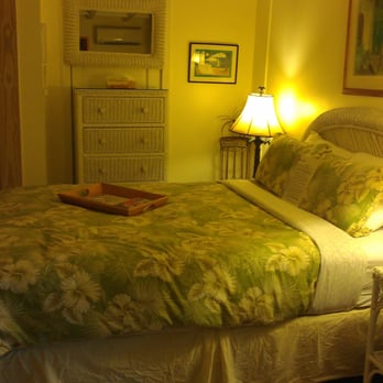 Andrews Inn - Malaga Room - Bedroom - Bed & Breakfast Near Me - Key West, Florida Andrews Inn - Malaga Room - Bedroom - Bed & Breakfast Near Me - Key West, Florida