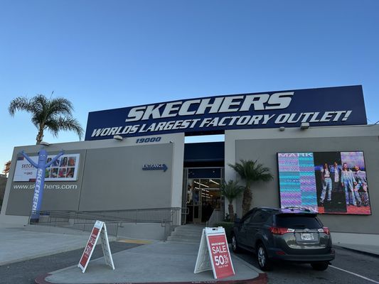SKECHERS Warehouse Outlet by null