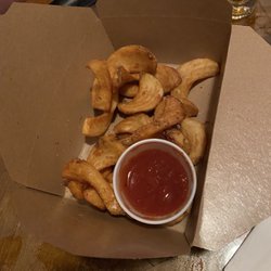 Sandberg Foodwares - Fries with Bloody Mary catchup.