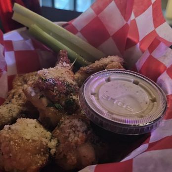 Perla's Pizza - Chicken wings with garlic parmesean - Cocktail Bars Near Me - Winter Park, Florida