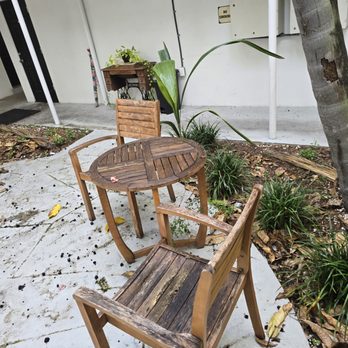 Satoshi Hideout Living - Courtyard furniture - Vacation Rentals Near Me - St. Petersburg, Florida Satoshi Hideout Living - Courtyard furniture - Vacation Rentals Near Me - St. Petersburg, Florida