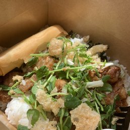 Chicken adobo w/lumpia