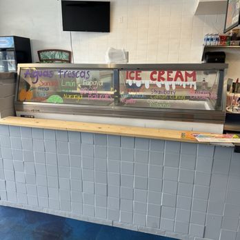 Cali Juice - Inside - Mexican Near Me - Lakewood, California Cali Juice - Inside - Mexican Near Me - Lakewood, California