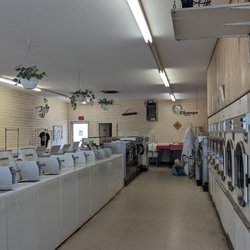 Snow White Launderette - Clean area