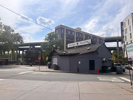 Healy's Tavern by null