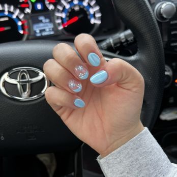 Sunshine Spa & Nails - Asked for a floral design and told the girl I did NOT want long nails so she worked with what she had! These lasted me about 4 weeks. - Nail Salons Near Me - Pittsburgh, Pennsylvania
