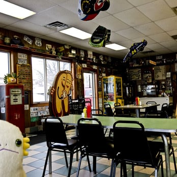 Cozy Dog Drive In - Alien enjoyed their decor - Hot Dogs Near Me - Springfield, Illinois