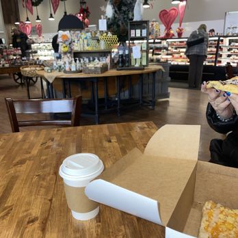 Lovin Oven Cakery - Inside - Bakeries Near Me - Antioch, Illinois