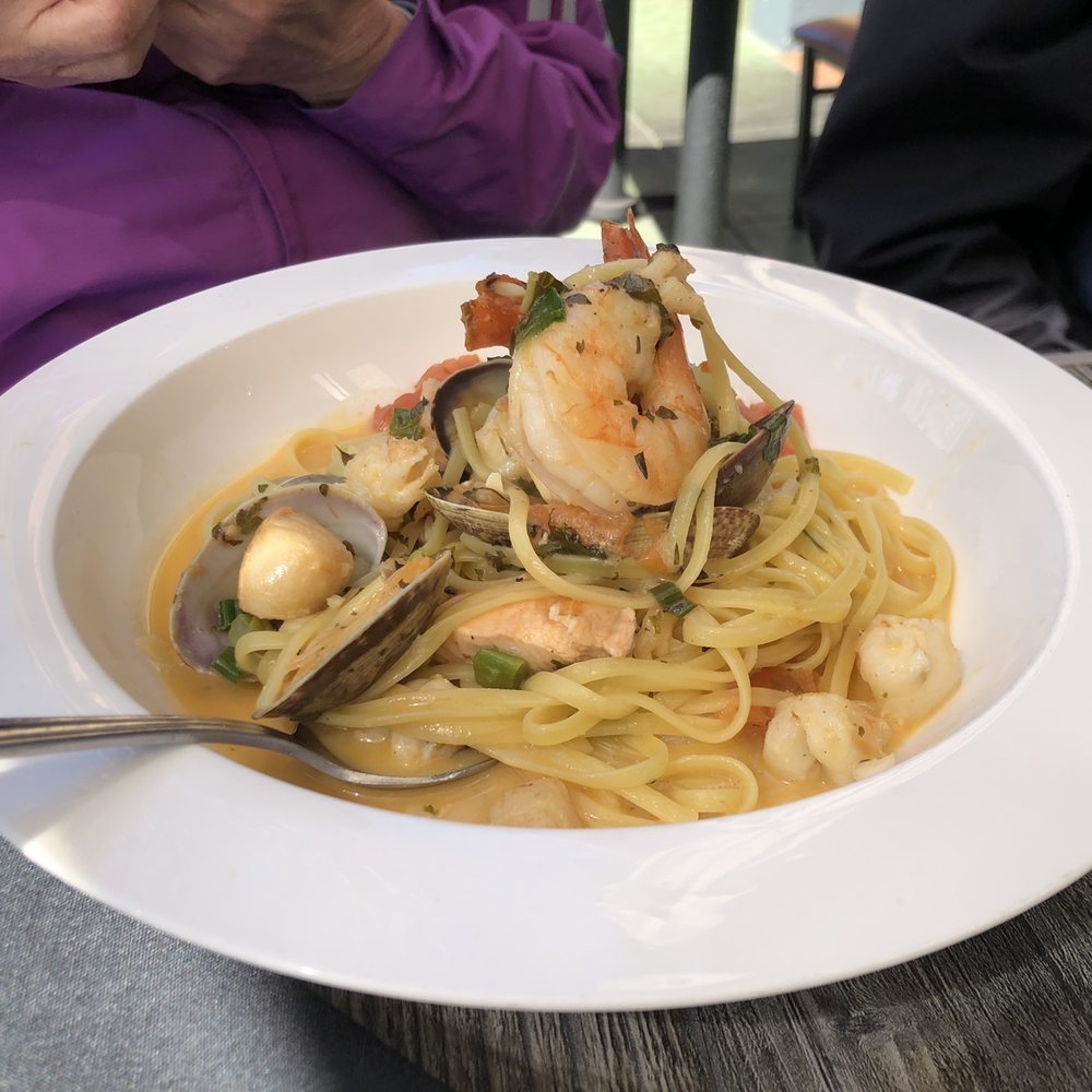 Trapeze Restaurant - Lemon Pepper Linguini - Italian Near Me - Burlingame, California Trapeze Restaurant - Lemon Pepper Linguini - Italian Near Me - Burlingame, California