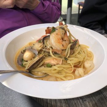 Trapeze Restaurant - Lemon Pepper Linguini - Italian Near Me - Burlingame, California Trapeze Restaurant - Lemon Pepper Linguini - Italian Near Me - Burlingame, California