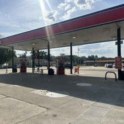 Casey's - Gas pumps
