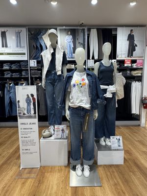 UNIQLO The BLOC by null