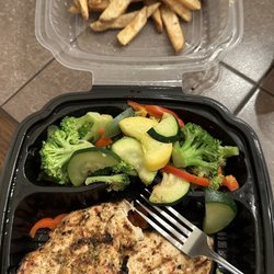 Rockyard Brewing Company - Kickin' chicken...whoops. They forgot the kickin' sauce.