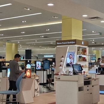 Bloomingdales - Perfumes Department - Cosmetics & Beauty Supply Near Me - Orlando, Florida