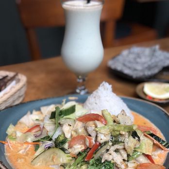 Eden Restaurant - Red curry with chicken - Vietnamese Near Me - Berlin, BE