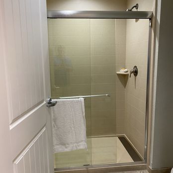 Edge Hotel - Bathroom shower. - Hotels Near Me - Clearwater Beach, Florida Edge Hotel - Bathroom shower. - Hotels Near Me - Clearwater Beach, Florida