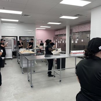 Crumbl - Oak Park - Bakeries Near Me - Lenexa, Kansas
