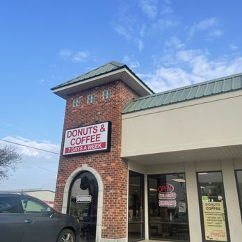 Donuts Coffee & More - Front of building - Donuts Near Me - Alexandria, Louisiana Donuts Coffee & More - Front of building - Donuts Near Me - Alexandria, Louisiana