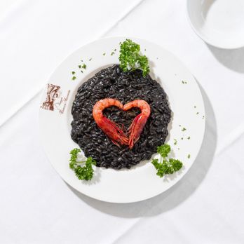 Terrazza Sommariva - Risotto nero di seppie e gamberi freschi - Venetian Near Me - Venezia, VE Terrazza Sommariva - Risotto nero di seppie e gamberi freschi - Venetian Near Me - Venezia, VE