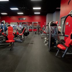 Snap Fitness Tampa - Tons of equipment