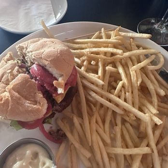 Saffire Restaurant - Saffire burger with a side of garlic aioli - New American Near Me - Franklin, Tennessee Saffire Restaurant - Saffire burger with a side of garlic aioli - New American Near Me - Franklin, Tennessee