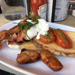 Bills Restaurant - Bill's Breakfast with poached eggs and bacon well done.