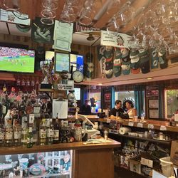 Grand Central Sports Bar - Easy to get a spot at the bar