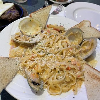 Cositas Ricas - Seafood linguini, definitely did not skimp with meat - Bakeries Near Me - Jackson Heights, New York