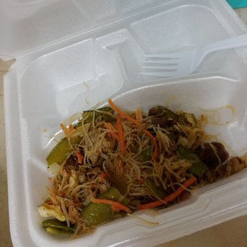 Liz's BBQ - Pancit (the last tiny bit they had left) - Filipino Near Me - Wahiawa, Hawaii Liz's BBQ - Pancit (the last tiny bit they had left) - Filipino Near Me - Wahiawa, Hawaii