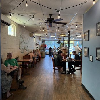 Courthouse Pizza & Market - Dining room - American Near Me - Goochland, Virginia