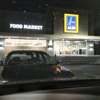 ALDI - The front of the store, from the parking lot. It's across the street from a Sheetz gas station. - Grocery Near Me - Reading, Pennsylvania