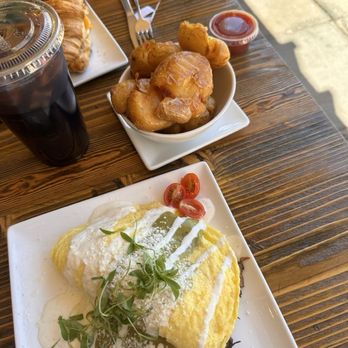 CRAFTkitchen - Pork Carnitas Omelet with a side of smashed potatoes - New American Near Me - Henderson, Nevada CRAFTkitchen - Pork Carnitas Omelet with a side of smashed potatoes - New American Near Me - Henderson, Nevada