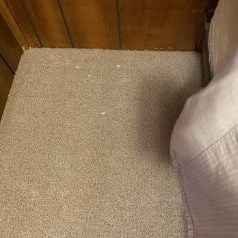 Ozark Beach Resort - food on bedroom floors - Hotels Near Me - Forsyth, Missouri