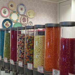 Candies and plates, so cute! Candies and plates, so cute!